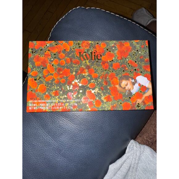 Kylie Cosmetics x Wizard Of Oz Eye & Face Pressed Powder Palette NIB - Picture 1 of 2